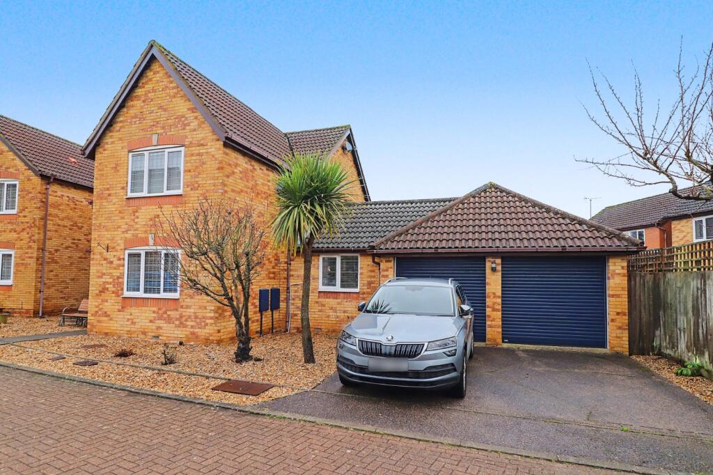 4-bed detached on Gordian Way, Stevenage, Hertfordshire, SG2, £580,000