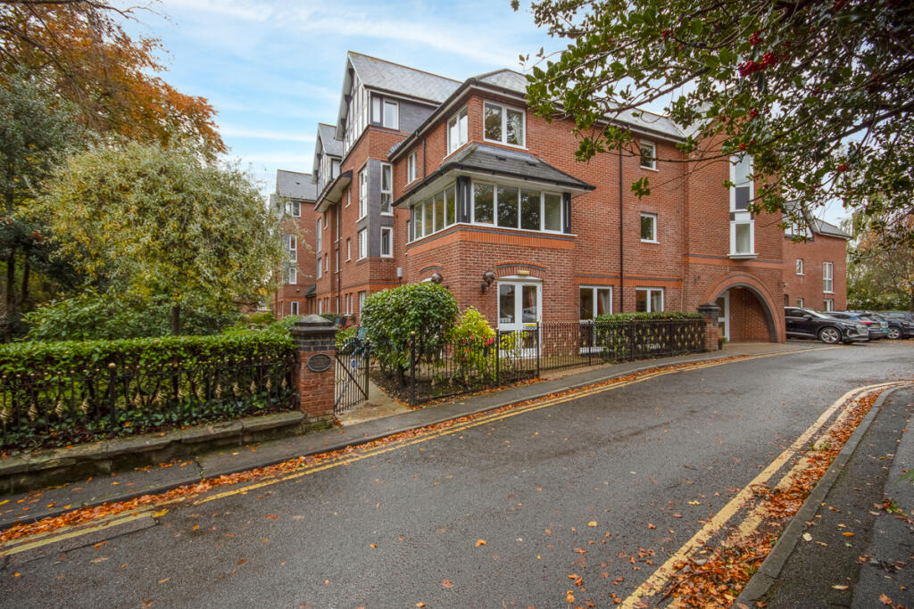 1-bed flat on Kedleston Road, Derby, £75,000