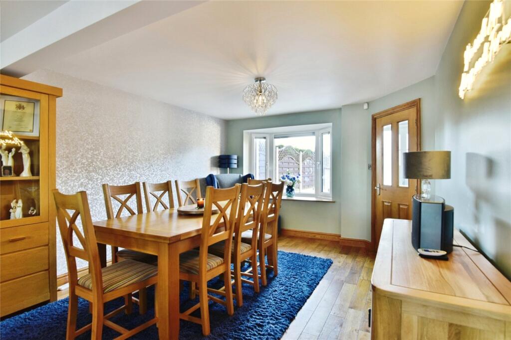 Whitchurch Grove, Newcastle, Staffordshire, ST5 photo 4