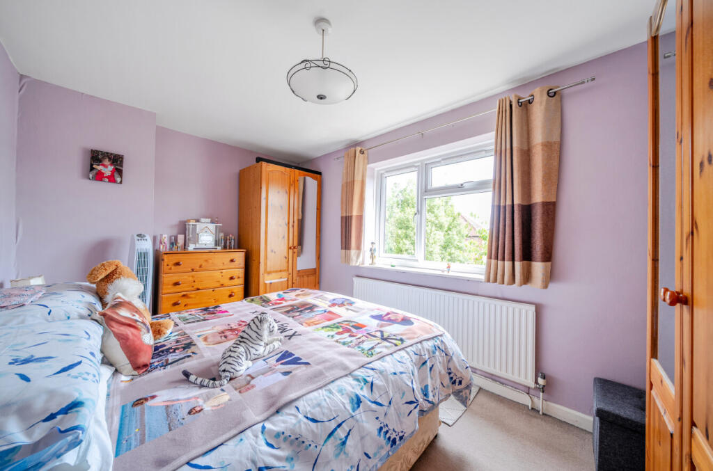 Apartment in Guildford, Surrey - More