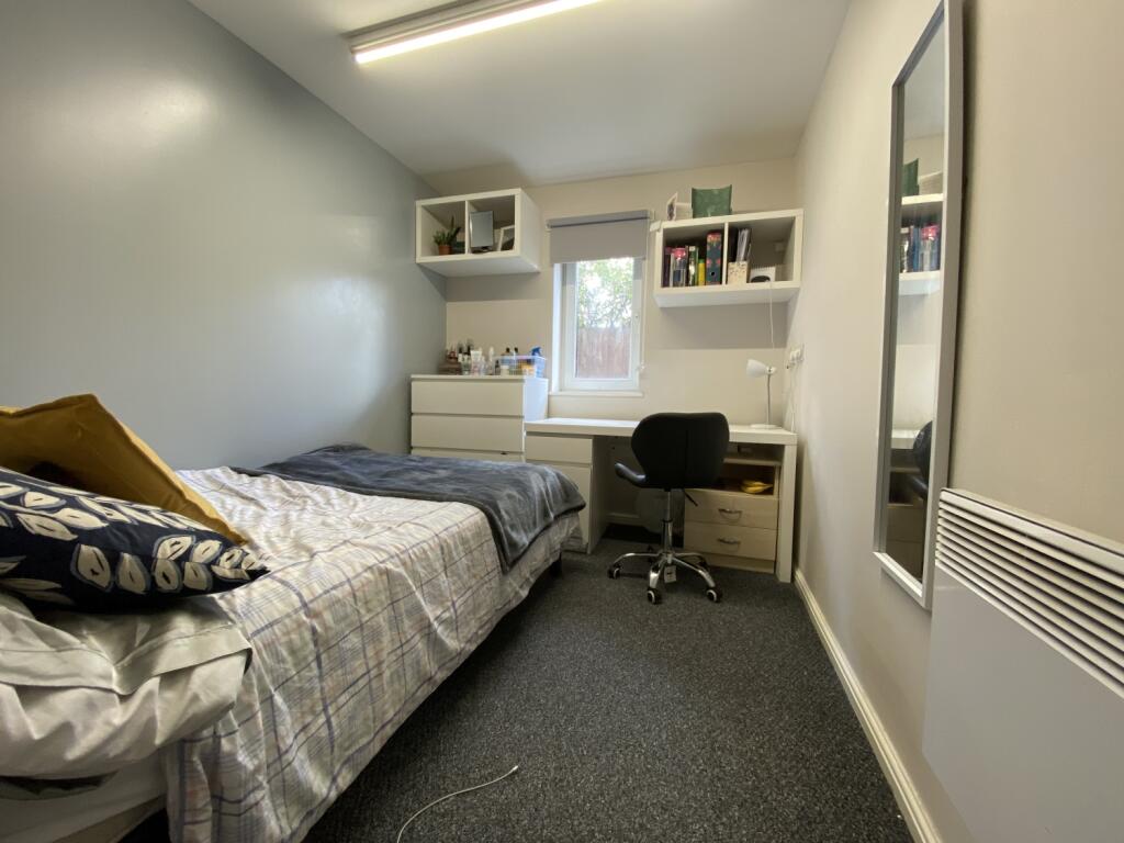 Apartment in Cardiff, Cathays - View 3