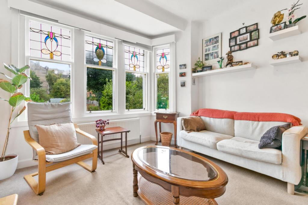 House in Glasgow, Waverley Park, Langside - View 5