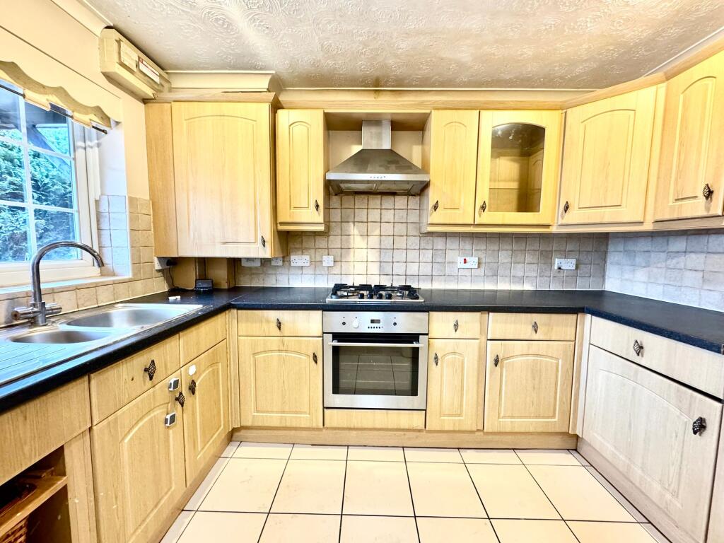 Tameton Close, Luton, LU2 photo 3