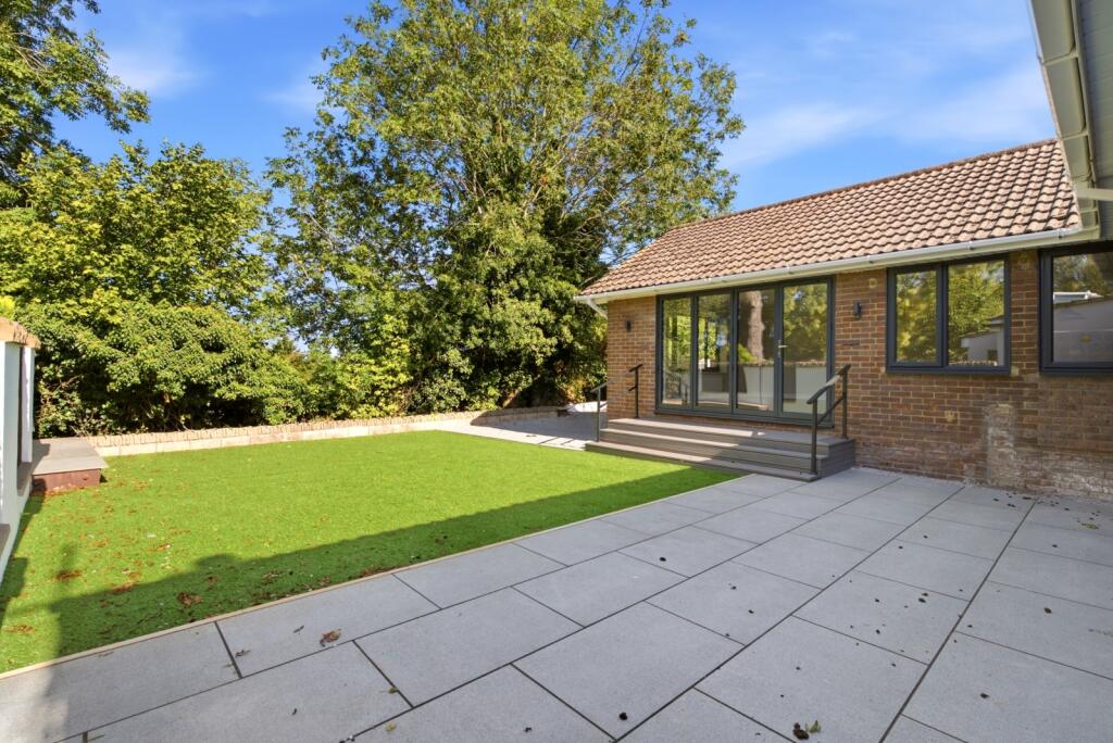 House in Dunstable, Central Bedfordshire - View 4