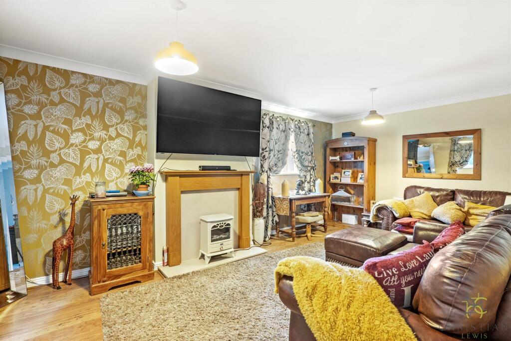 Spinney Grove, Evesham photo 2