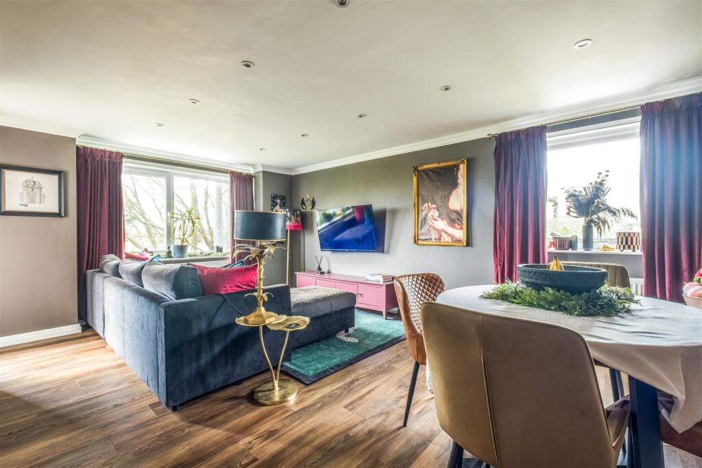 Apartment in Hove, Brunswick - View 2