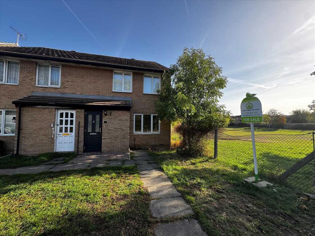 1-bed flat on Whitelands Way, London, Romford, £275,000