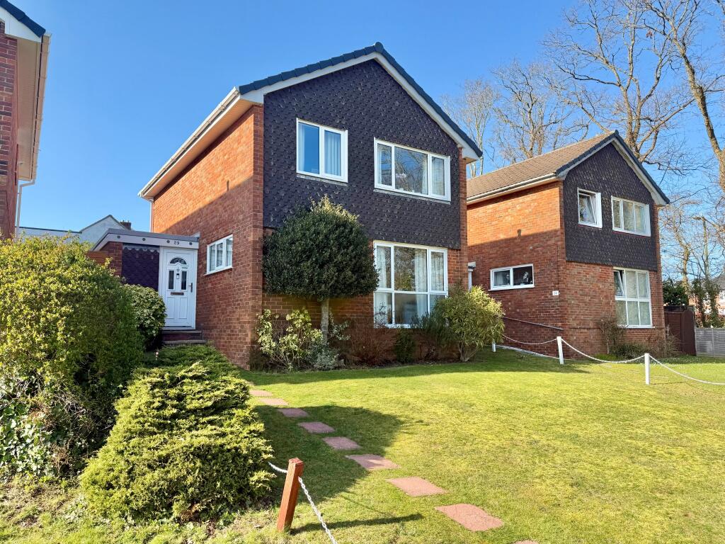 3-bed detached on Kings Field Gardens, Bursledon, £415,000