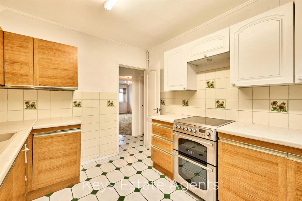 House in Stoke-on-Trent - More