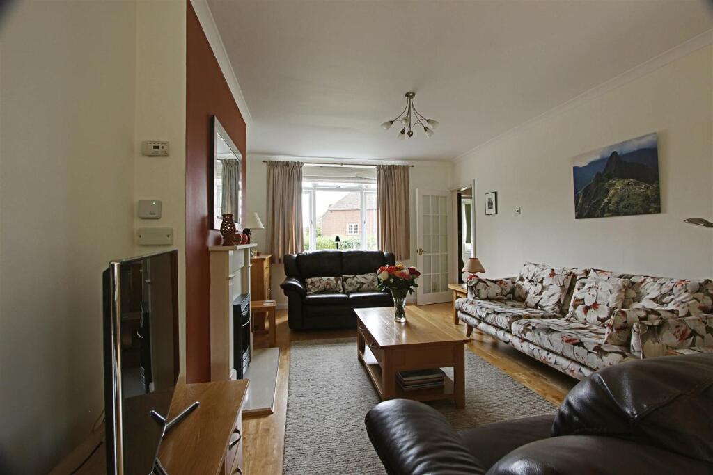 House in Tring, New Mill - More