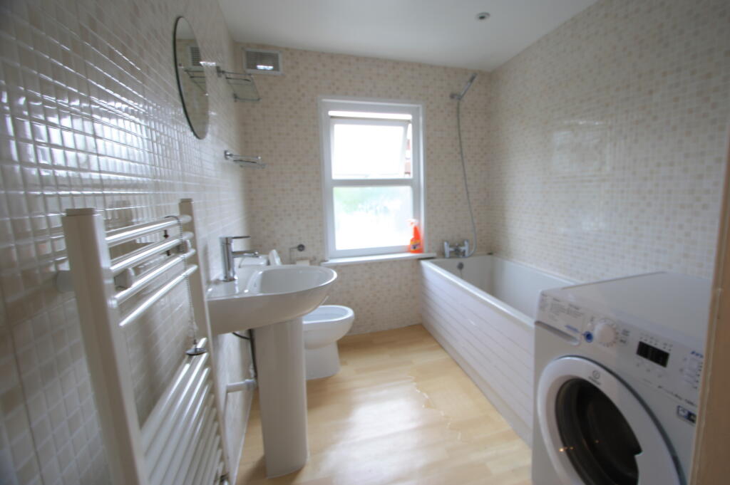 House in London, Lonesome, Pollards Hill - More