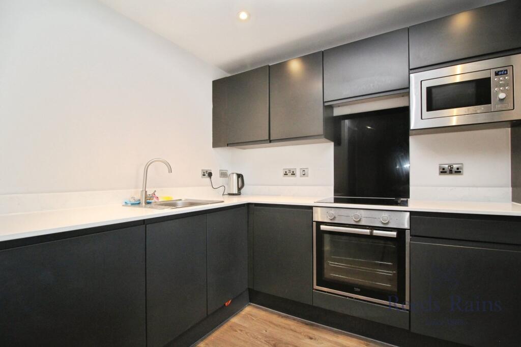 Parliament Street, Liverpool, Merseyside, L8 – pohled 2