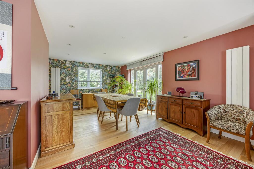 House in Gloucester - View 4