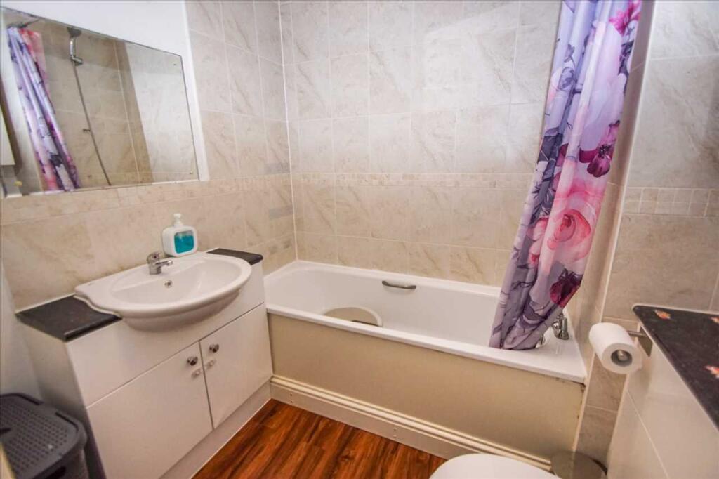 Apartment in Slough - View 5