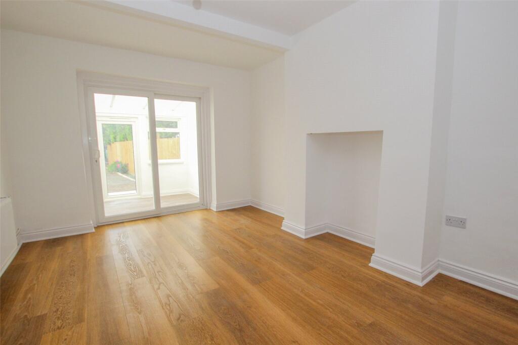 House in Weston-super-Mare, Coronation - More