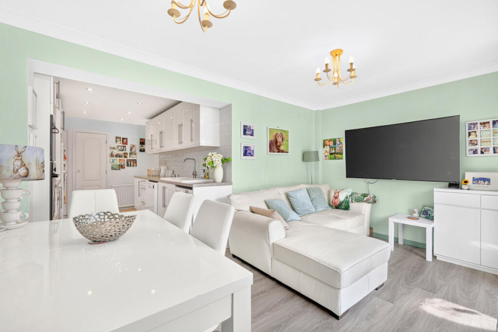 House in Castle Point, South Benfleet - View 3