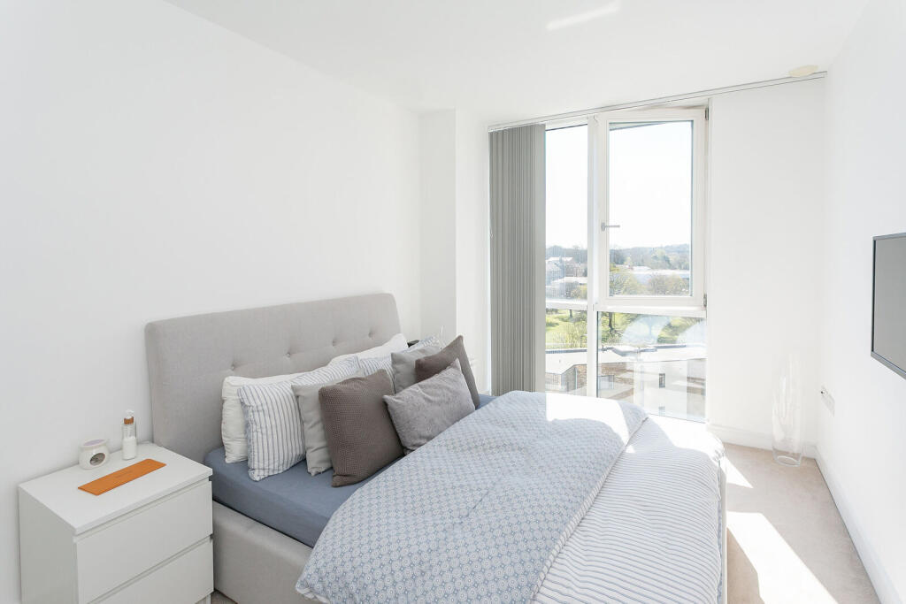 Apartment in Dacorum, Hertfordshire - View 4