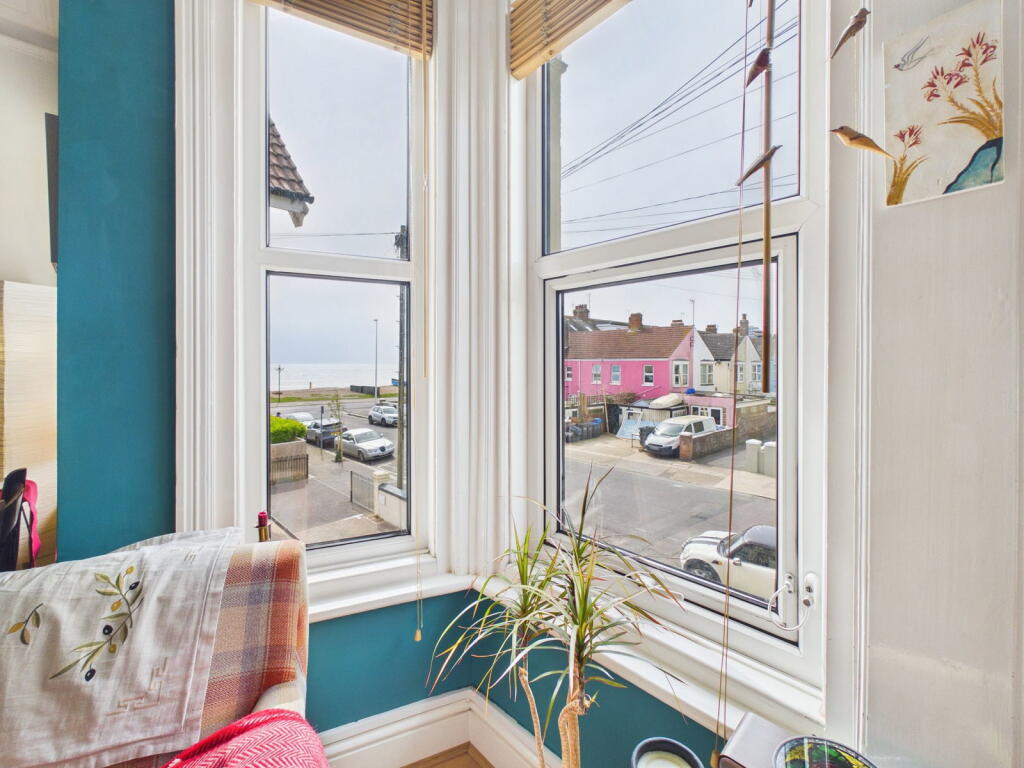 Apartment in Worthing, Broadwater - View 3