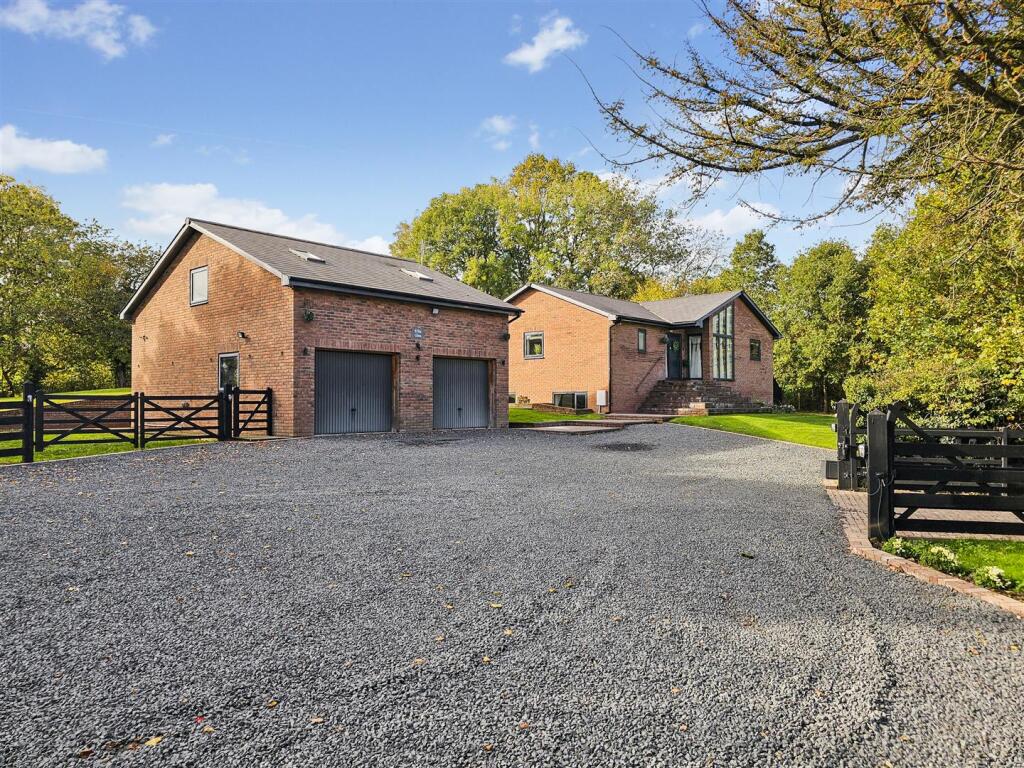 4-bed detached on Gorst Hill, Rock, £849,000