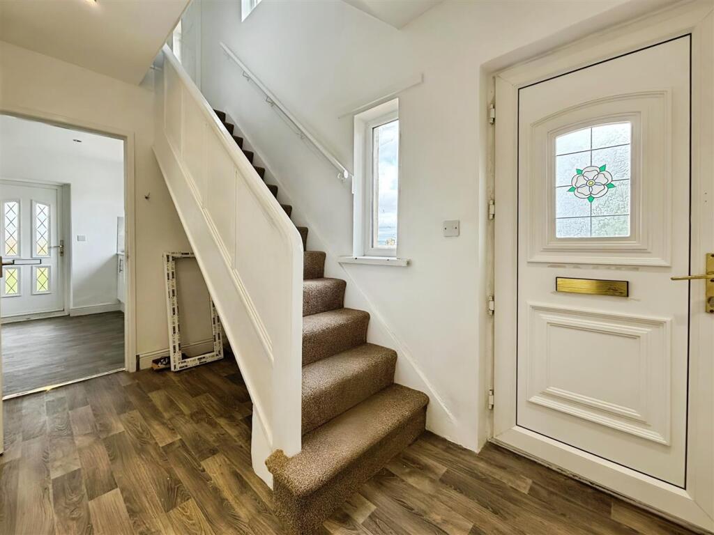 West Royd Drive, Shipley, BD18 1HN photo 2