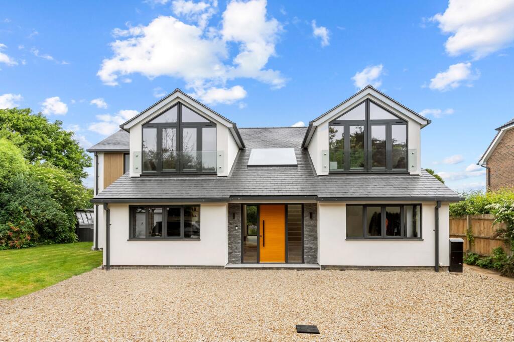 The Roundway, Rustington, BN16