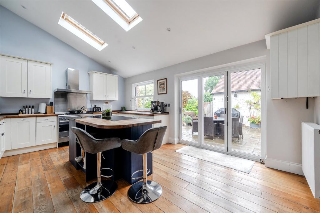 House in Surrey Heath, Windlesham - More