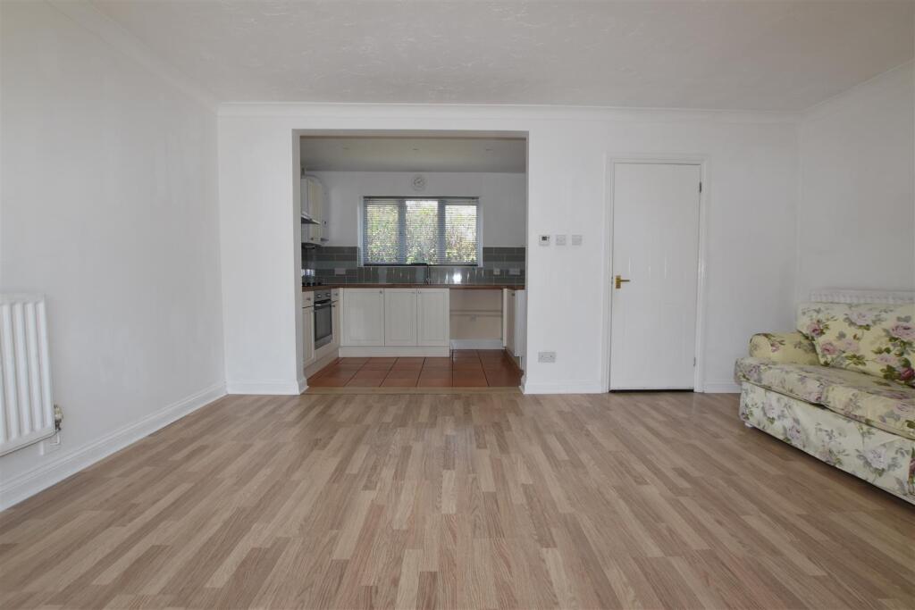 Heron Drive, Bicester photo 2