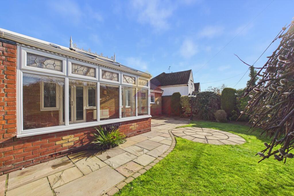 Crossfield Way, Kirby Cross photo 4