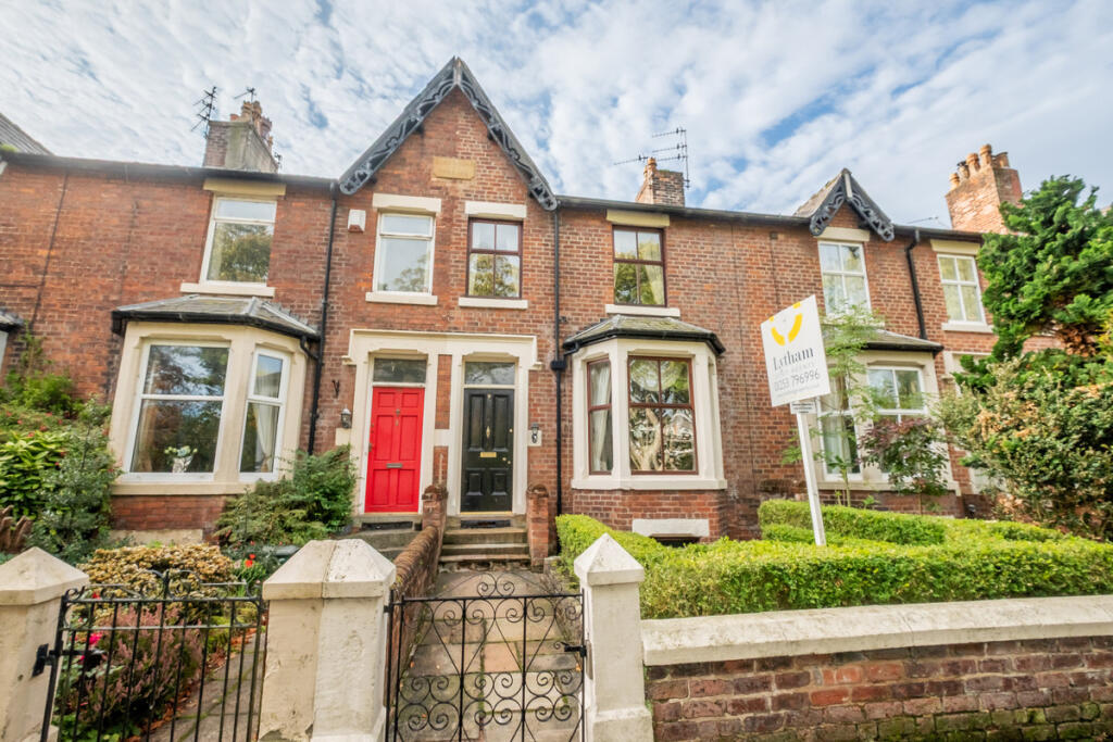 2-bed terraced on Cleveland Road, Lytham, FY8, £450,000