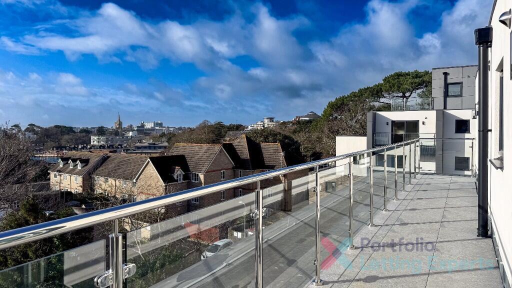 Main image of property: Luxury 2 Bed | Coastal Living for London Professionals | 12-Min Walk to Station | Home Office Ready - The Avebury