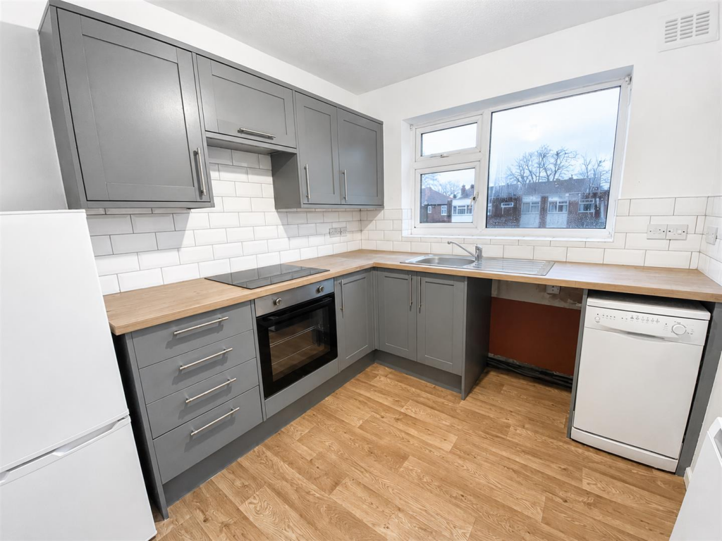 Apartment in Trafford, Ashton upon Mersey - View 4