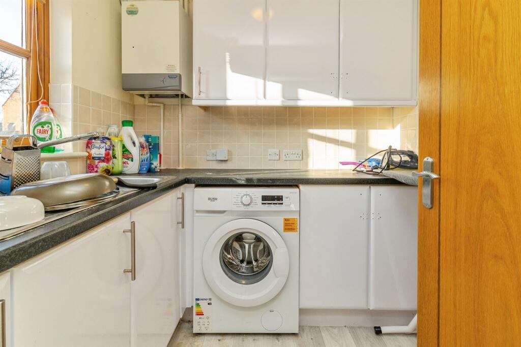 House in Milton Keynes, Monkston Park, Kents Hill, Monkston and Brinklow - View 4