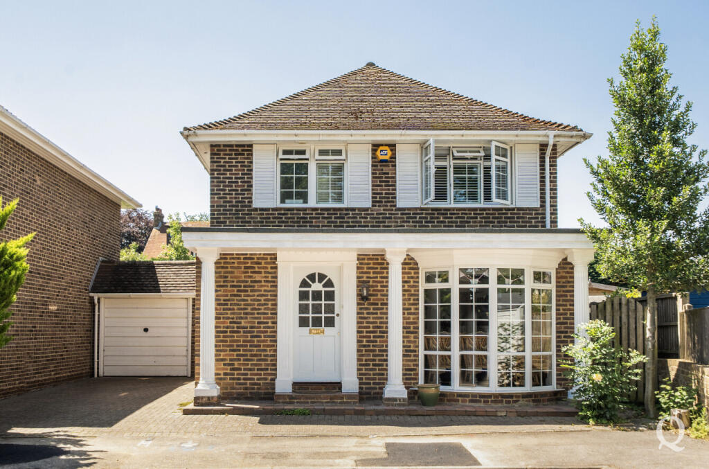 3-bed detached on Woodcourt Close, SITTINGBOURNE, Kent, ME10, £450,000