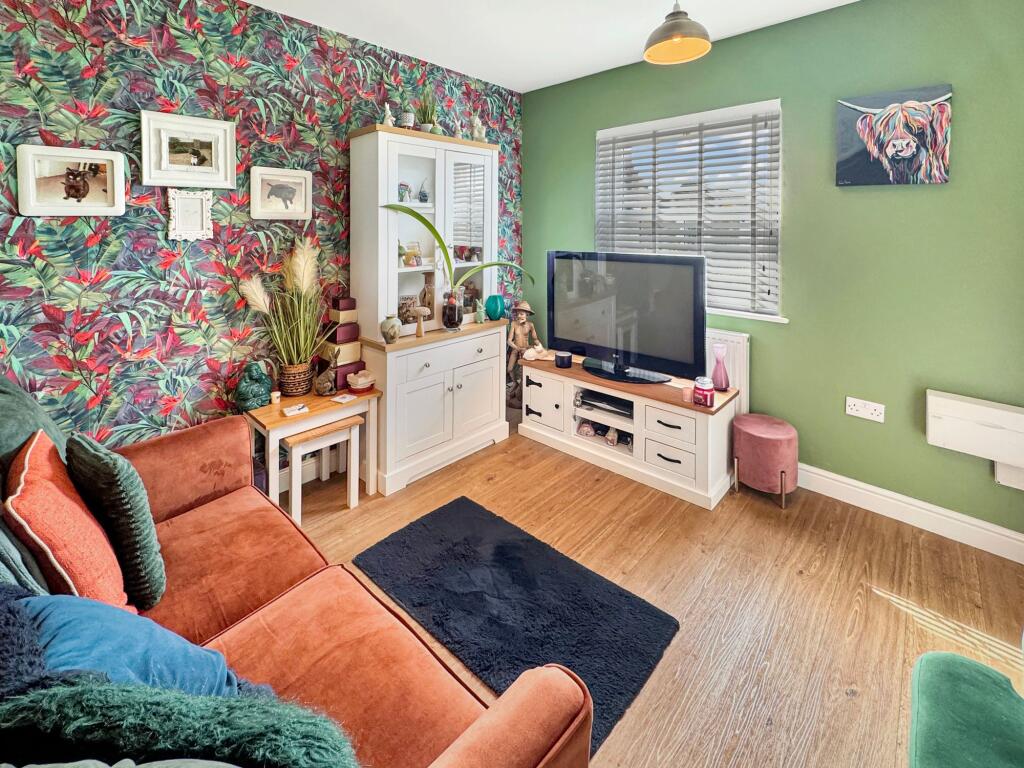 Grove Road, Ventnor, PO38 - View 5