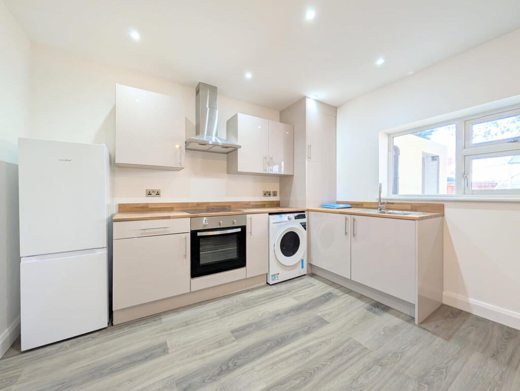 Main image of property: To Let - Heathfield Road, Ainsdale, PR8 - One Bed Ground Floor Apt