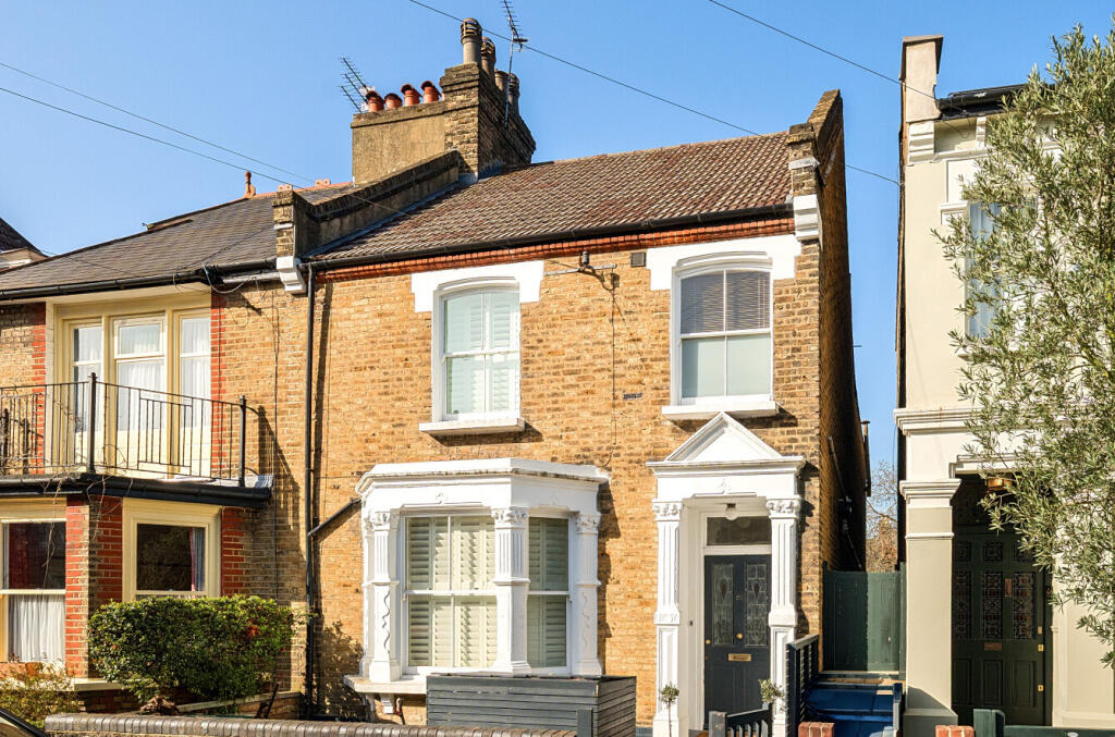 Main image of property: Lincoln Road, London, N2