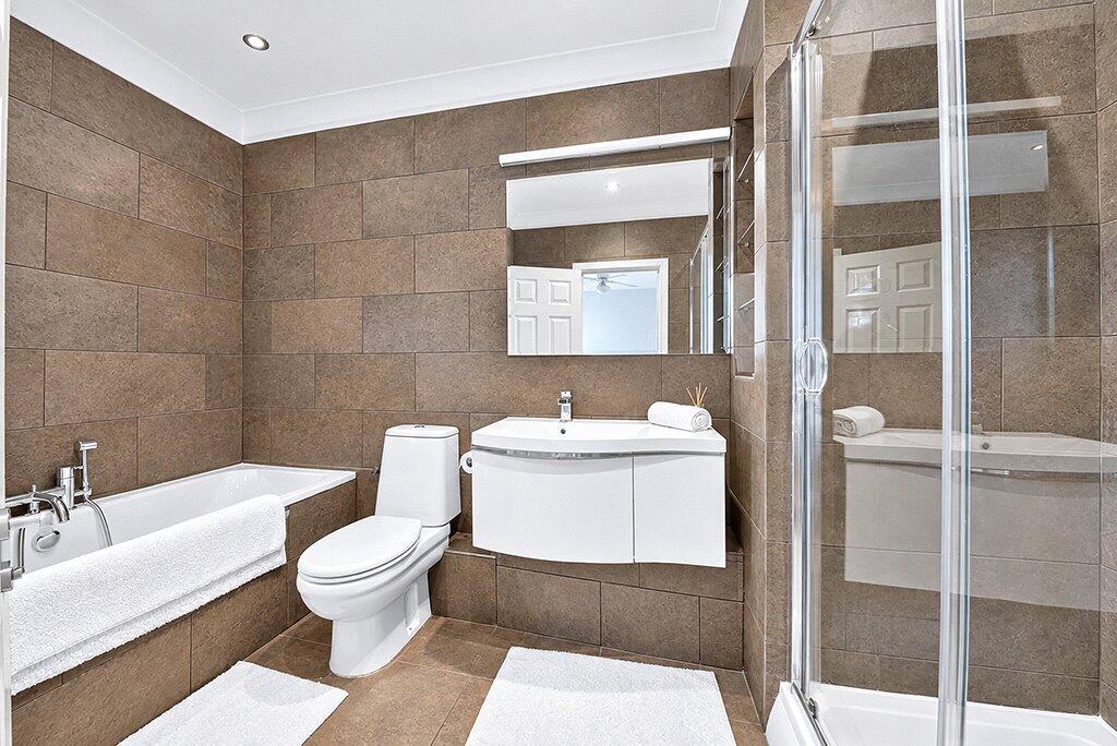 House in London, Walham Green, Fulham - More