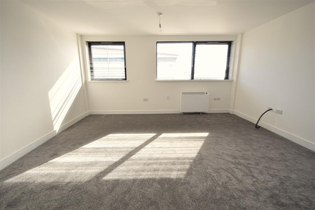 Apartment in Southampton - View 3
