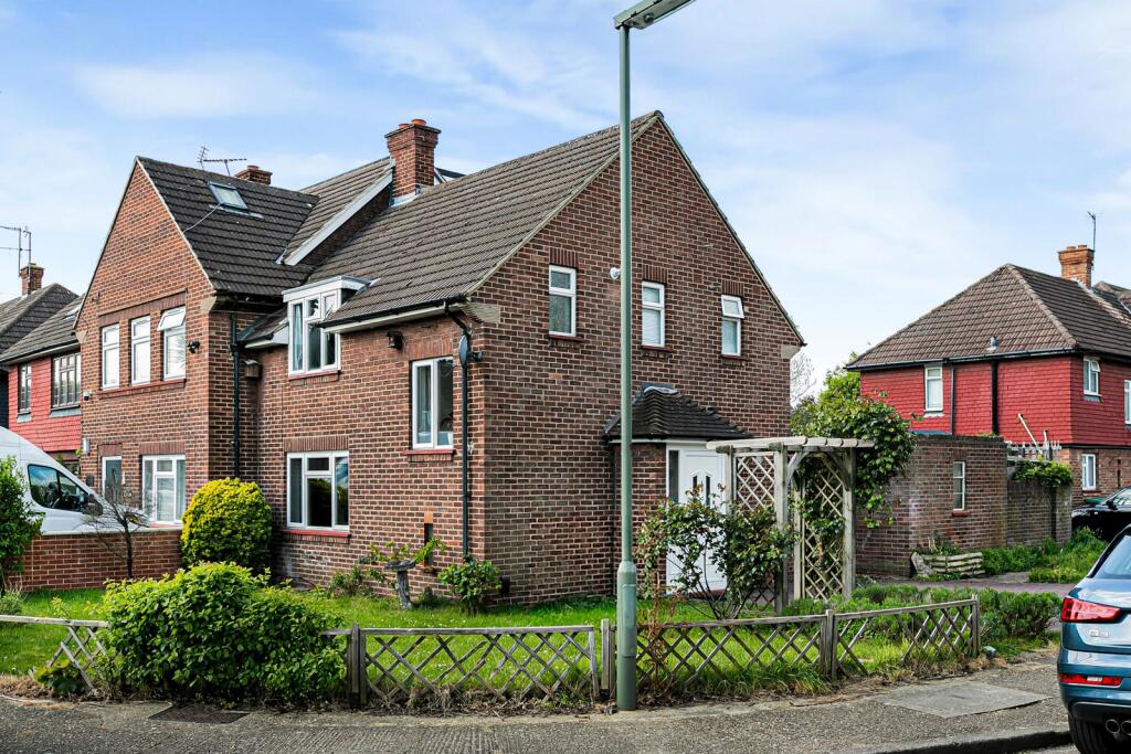 Main image of property: Kings Close, Staines-upon-Thames, Surrey, TW18