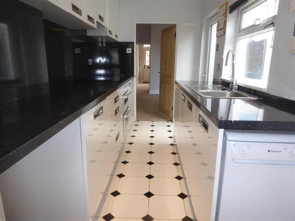 House in Kettering, Avondale - More