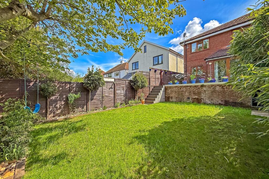 Additional image 21 of Mount Drive, Park Street, St. Albans