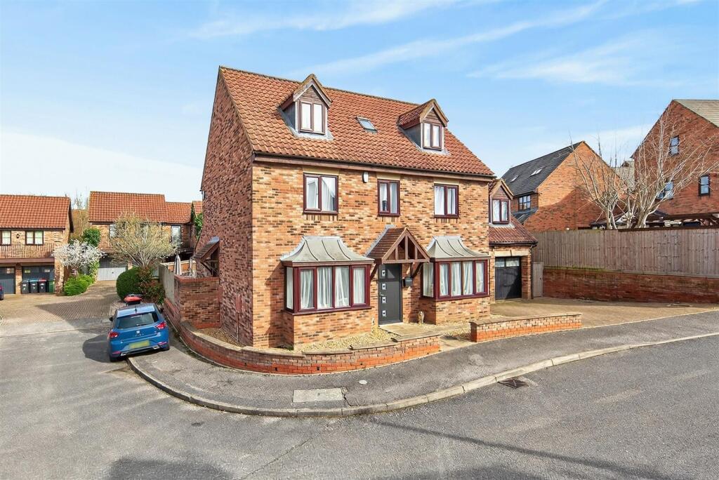 Main image of property: Wroxton Court, Westcroft, Milton Keynes