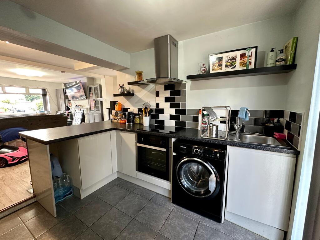 House in Sandwell, West Midlands - More