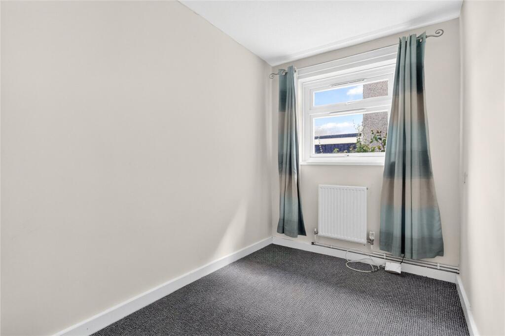 House in Bracknell - More