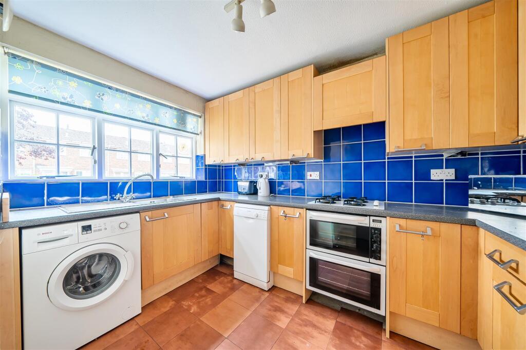 House in Waverley, Haslemere - View 5