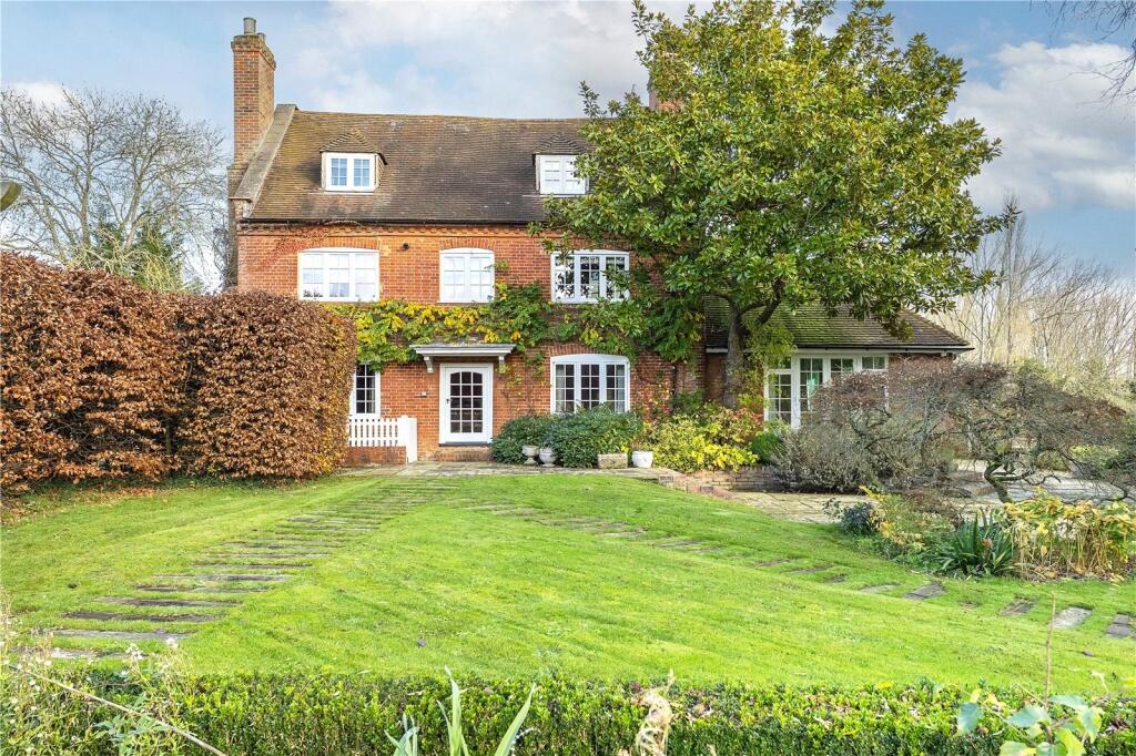 Main image of property: Effingham Common Road, Effingham, Leatherhead, KT24