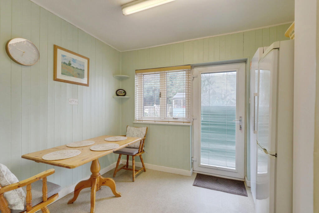 House in Castle Point, Benfleet - View 4
