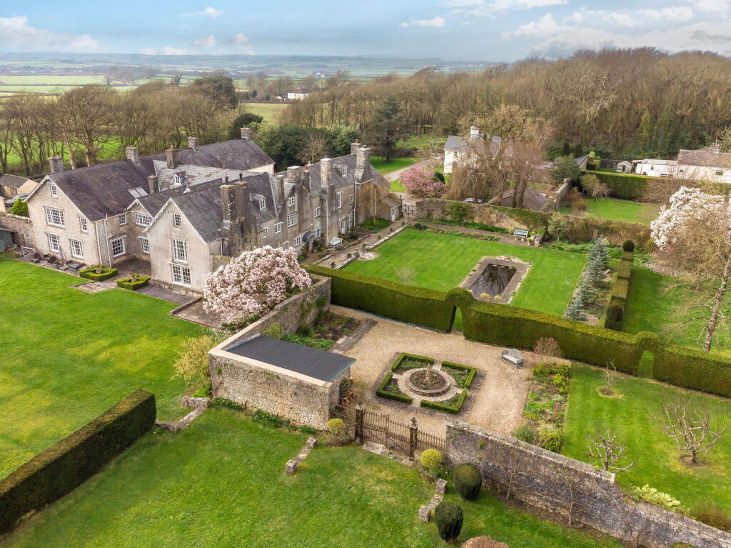 Main image of property: Nash Manor, Nash, Cowbridge,V ale of Glamorgan,CF71 7NS