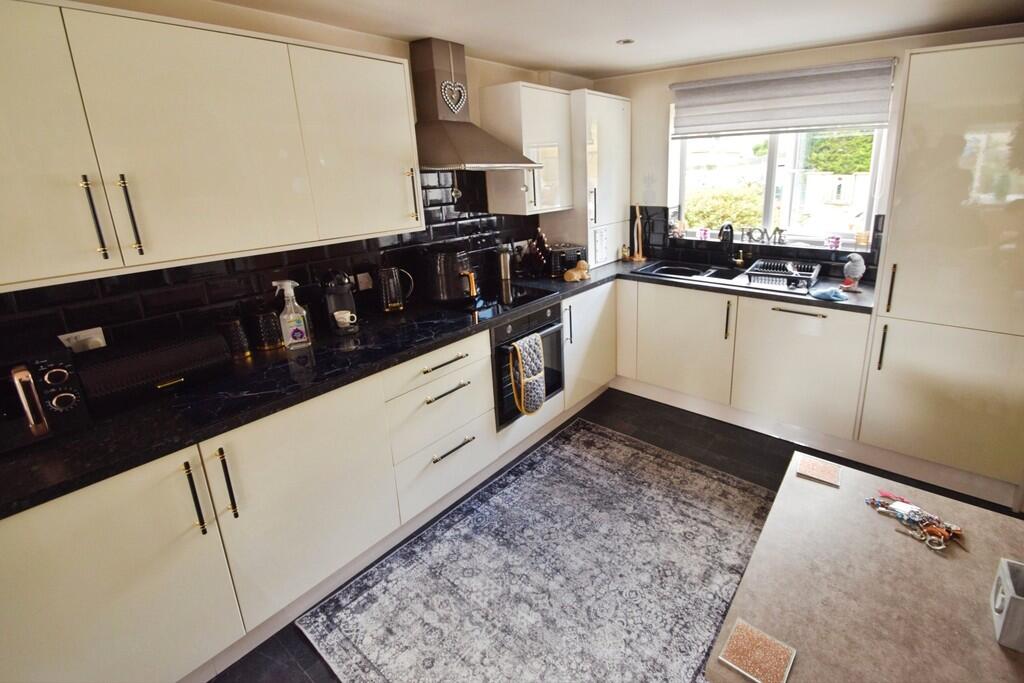 House in Bradford, Keighley - View 4