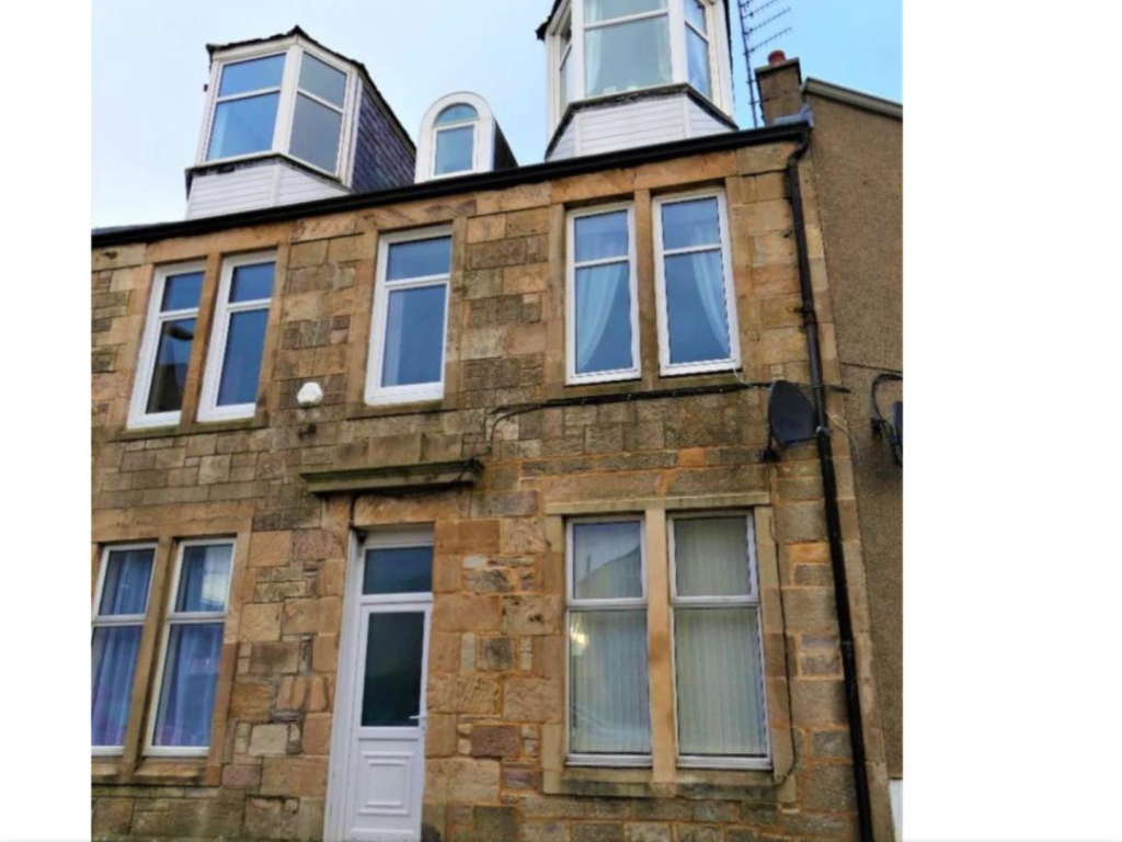 Main image of property: First Floor Flat 1L, 2 MILLER STREET, MILLPORT